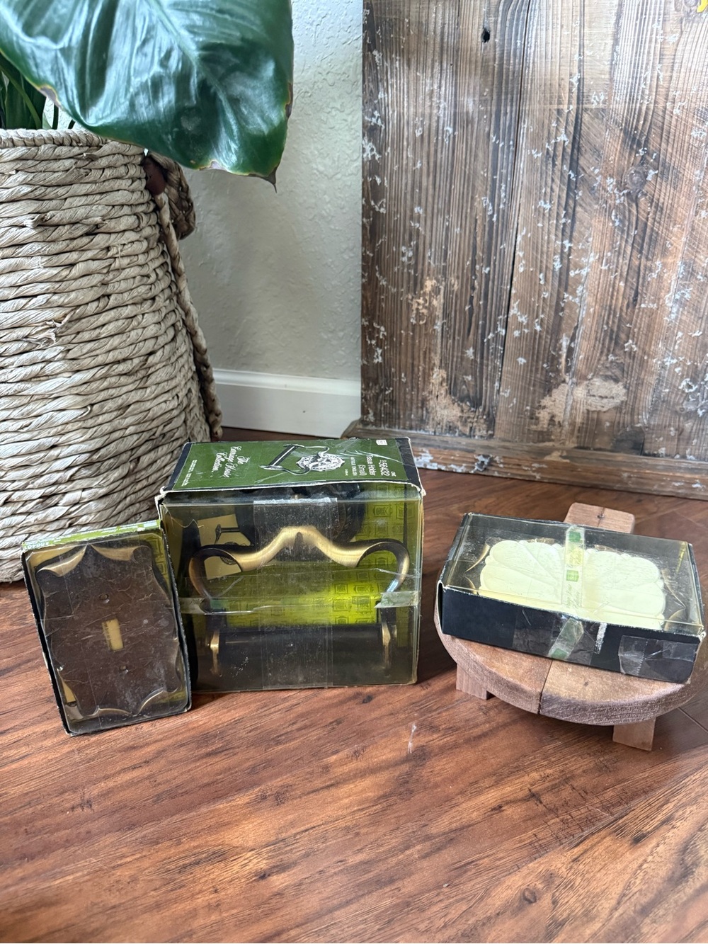 Vintage NIB Carriage House Collection Toilet Paper, Soap Dish, Light Switch